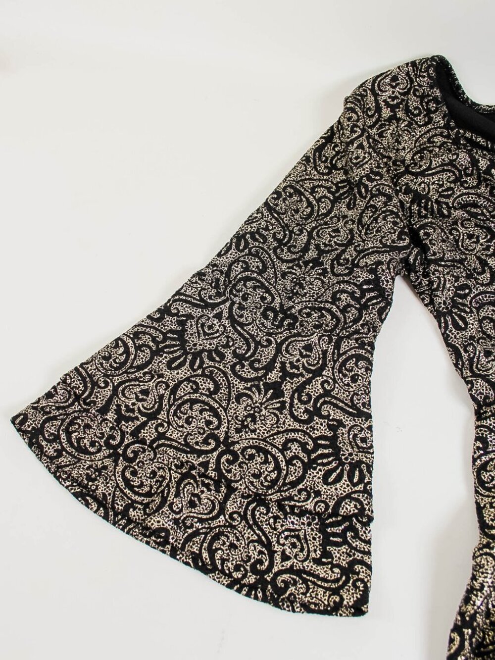 Avenue Black Gold Metallic Paisley Bell Sleeve Blouse Plus Size 18/20 - Picture 5 of 9
